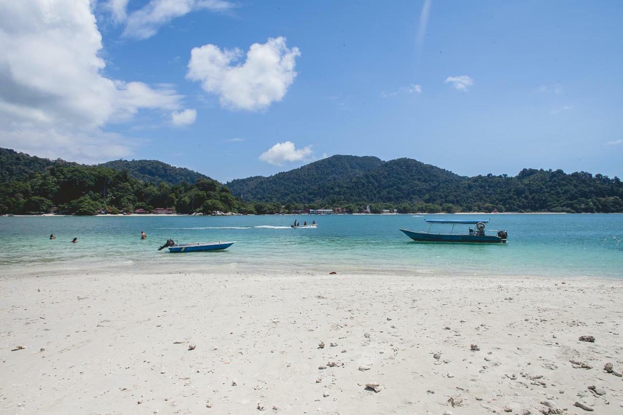 Anjungan Beach Resort Kampung Teluk Nipah Exterior foto